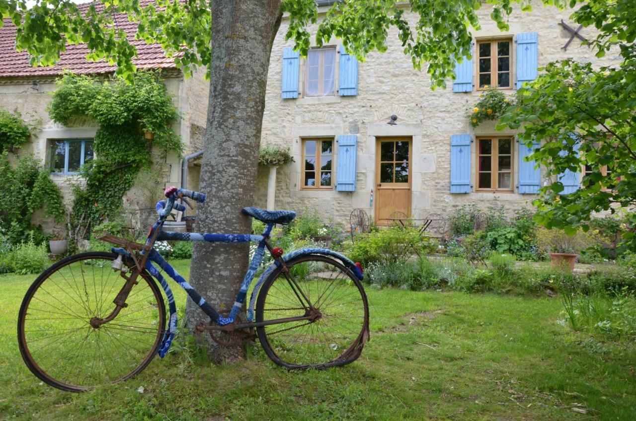 Le Vieux Velo Chaptuzat Exterior photo