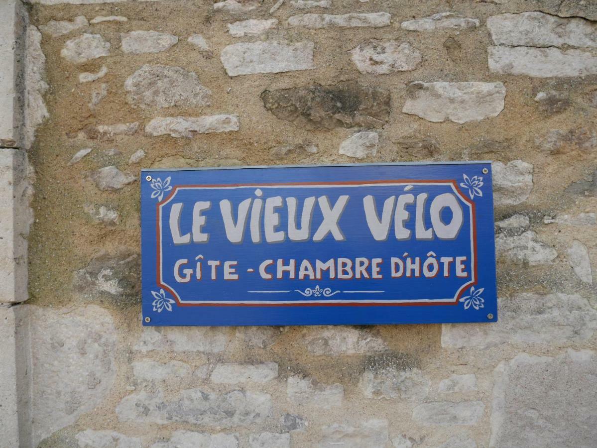 Le Vieux Velo Chaptuzat Exterior photo